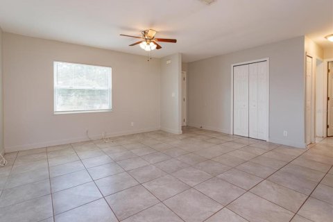 House in Casselberry, Florida 3 bedrooms, 94.02 sq.m. № 1810108 - photo 3