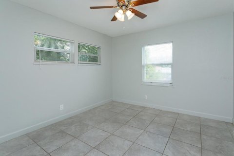 House in Casselberry, Florida 3 bedrooms, 94.02 sq.m. № 1810108 - photo 8