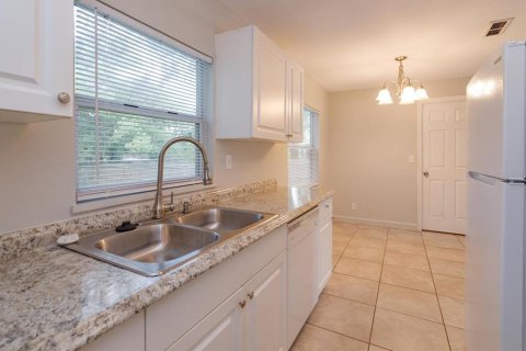 House in Casselberry, Florida 3 bedrooms, 94.02 sq.m. № 1810108 - photo 6