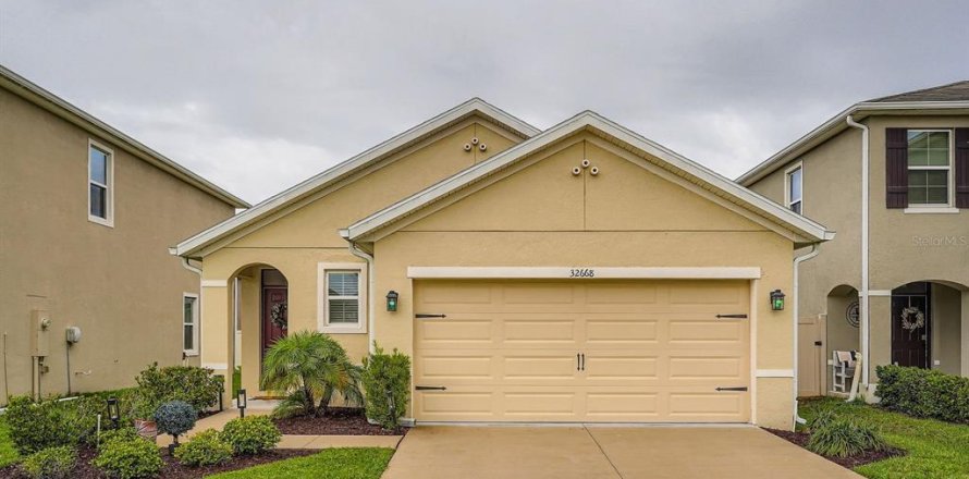 House in Wesley Chapel, Florida 3 bedrooms, 140.84 sq.m. № 1810098