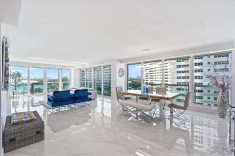 Condo in Fort Lauderdale, Florida, 2 bedrooms  № 2040481 - photo 7