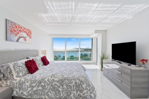 Condo in Fort Lauderdale, Florida, 2 bedrooms  № 2040481 - photo 25