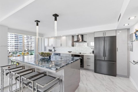 Condo in Fort Lauderdale, Florida, 2 bedrooms  № 2040481 - photo 10