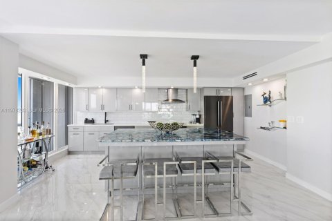 Condo in Fort Lauderdale, Florida, 2 bedrooms  № 2040481 - photo 11