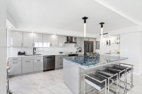 Condo in Fort Lauderdale, Florida, 2 bedrooms  № 2040481 - photo 12