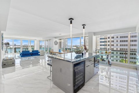 Condo in Fort Lauderdale, Florida, 2 bedrooms  № 2040481 - photo 14