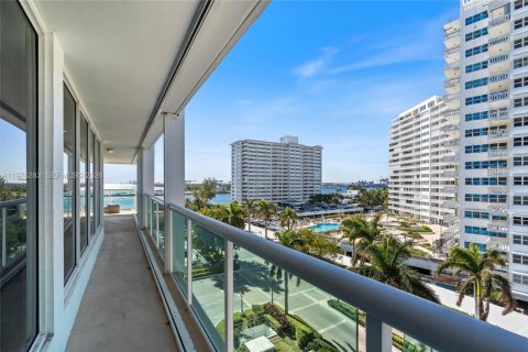 Condo in Fort Lauderdale, Florida, 2 bedrooms  № 2040481 - photo 18
