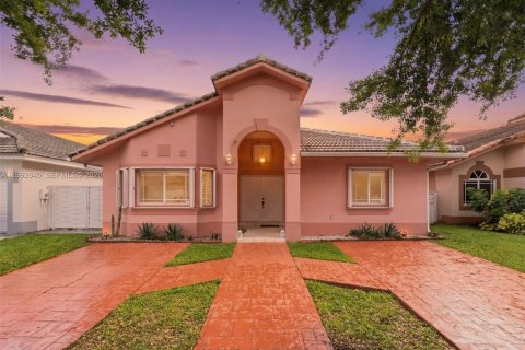 Casa en Miami Lakes, Florida 3 dormitorios, 174.47 m2 № 2062887