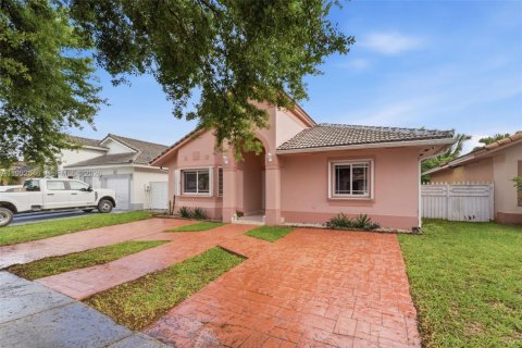 Купить виллу или дом в Майами-Лейкс, Флорида 3 спальни, 174.47м2, № 2062887 - фото 3