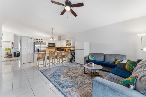 Купить виллу или дом в Майами-Лейкс, Флорида 3 спальни, 174.47м2, № 2062887 - фото 17