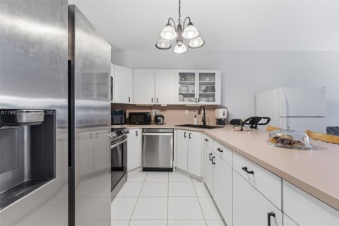 Купить виллу или дом в Майами-Лейкс, Флорида 3 спальни, 174.47м2, № 2062887 - фото 14