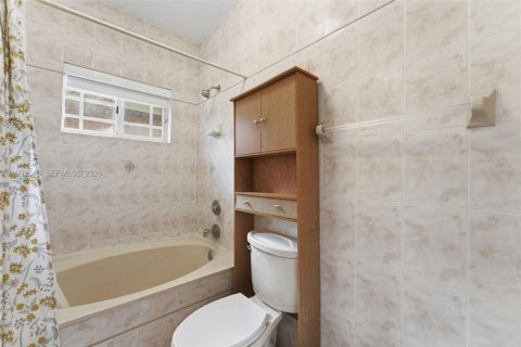 Купить виллу или дом в Майами-Лейкс, Флорида 3 спальни, 174.47м2, № 2062887 - фото 22