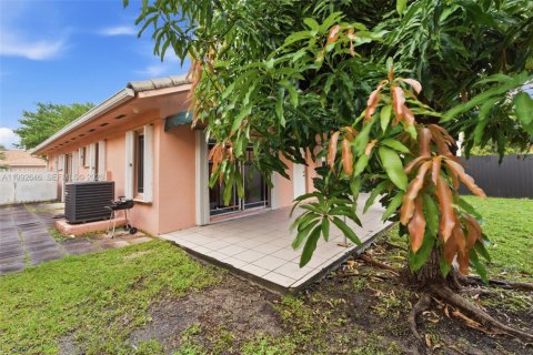 Купить виллу или дом в Майами-Лейкс, Флорида 3 спальни, 174.47м2, № 2062887 - фото 26