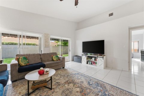 Купить виллу или дом в Майами-Лейкс, Флорида 3 спальни, 174.47м2, № 2062887 - фото 16