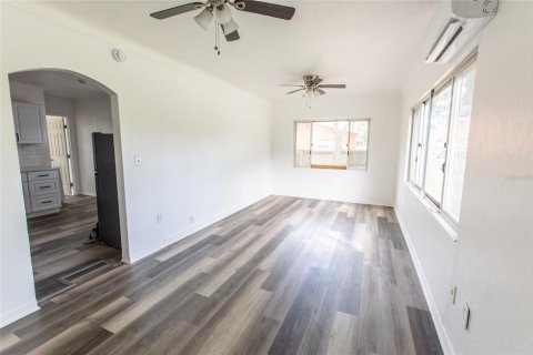 Casa en venta en Saint Petersburg, Florida, 3 dormitorios, 85.19 m2 № 1907761 - foto 6
