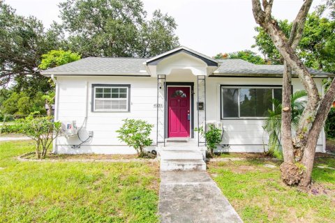 Casa en venta en Saint Petersburg, Florida, 3 dormitorios, 85.19 m2 № 1907761 - foto 1