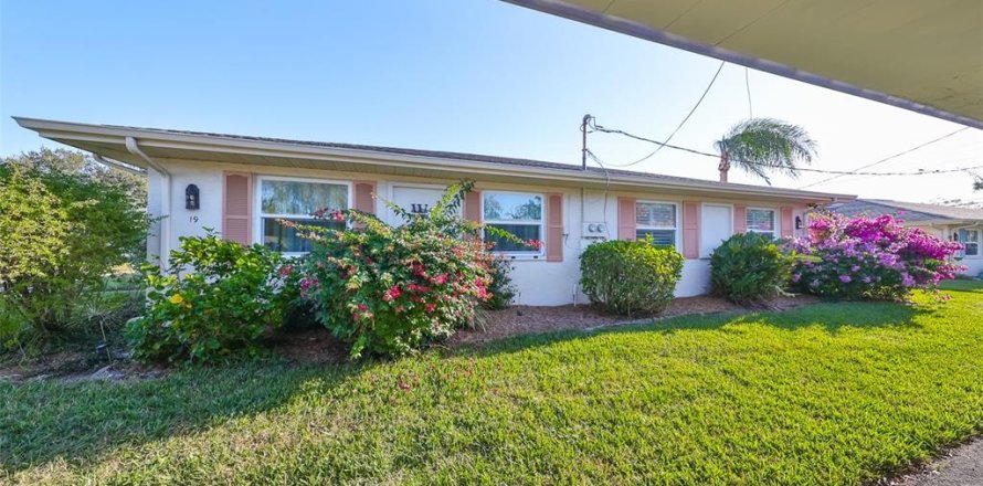 Condominio en Sun City Center, Florida, 2 dormitorios № 2142156