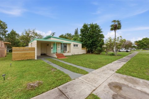 Дом в Норт-Майами-Бич, Флорида 2 спальни, 92.9м2 № 2056369