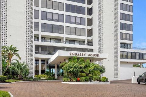 Condo in Sarasota, Florida, 2 bedrooms  № 2396180 - photo 3