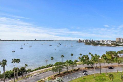 Condo in Sarasota, Florida, 2 bedrooms  № 2396180 - photo 20