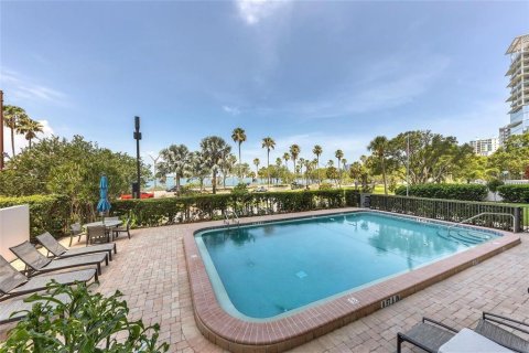 Condo in Sarasota, Florida, 2 bedrooms  № 2396180 - photo 30