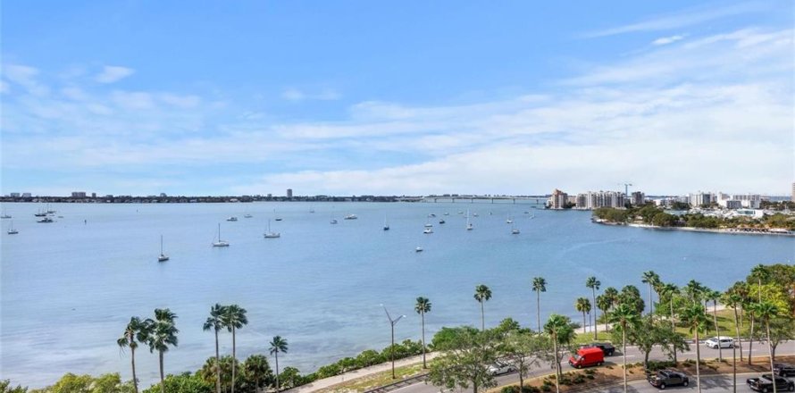 Condo in Sarasota, Florida, 2 bedrooms  № 2396180