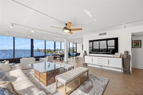 Condo in Sarasota, Florida, 2 bedrooms  № 2396180 - photo 8