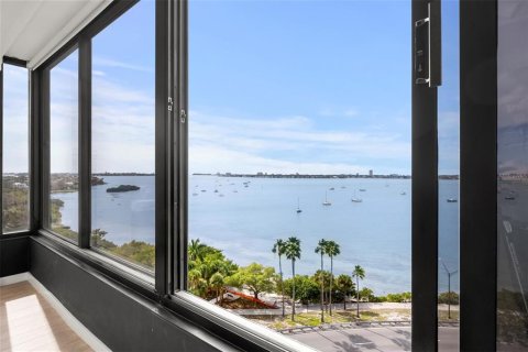 Condo in Sarasota, Florida, 2 bedrooms  № 2396180 - photo 19