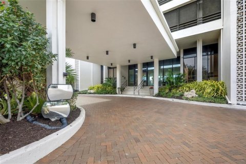 Condo in Sarasota, Florida, 2 bedrooms  № 2396180 - photo 4