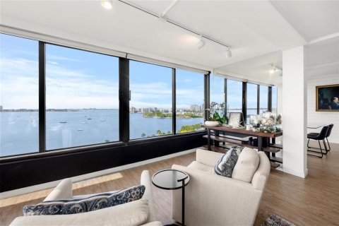 Condo in Sarasota, Florida, 2 bedrooms  № 2396180 - photo 13