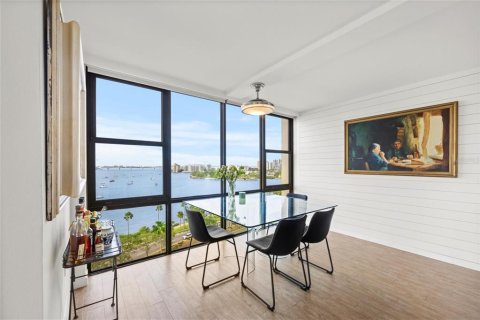 Condo in Sarasota, Florida, 2 bedrooms  № 2396180 - photo 16