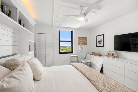 Condo in Sarasota, Florida, 2 bedrooms  № 2396180 - photo 25