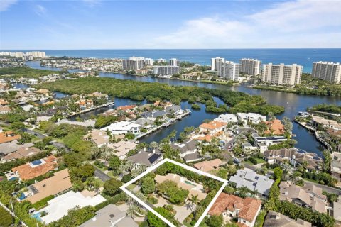 House in Boca Raton, Florida 4 bedrooms, 465.53 sq.m. № 1862032 - photo 15