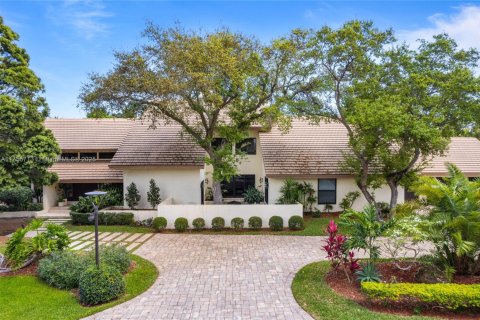 House in Boca Raton, Florida 4 bedrooms, 465.53 sq.m. № 1862032 - photo 1