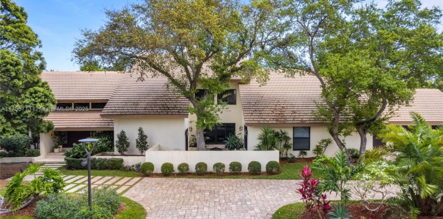 House in Boca Raton, Florida 4 bedrooms, 465.53 sq.m. № 1862032