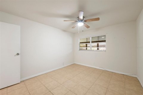 Condo in Sun City Center, Florida, 2 bedrooms  № 1816105 - photo 5