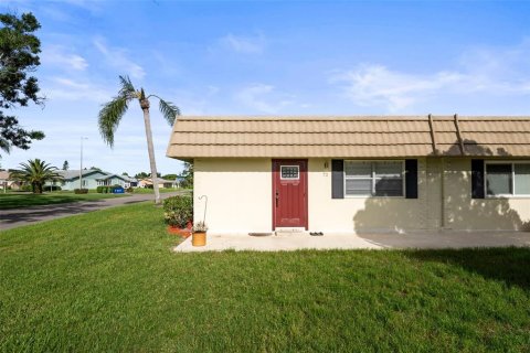 Condo in Sun City Center, Florida, 2 bedrooms  № 1816105 - photo 2