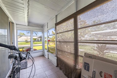 Condo in Sun City Center, Florida, 2 bedrooms  № 1816105 - photo 15