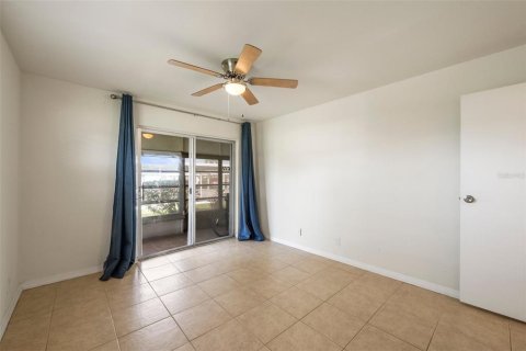 Condo in Sun City Center, Florida, 2 bedrooms  № 1816105 - photo 11