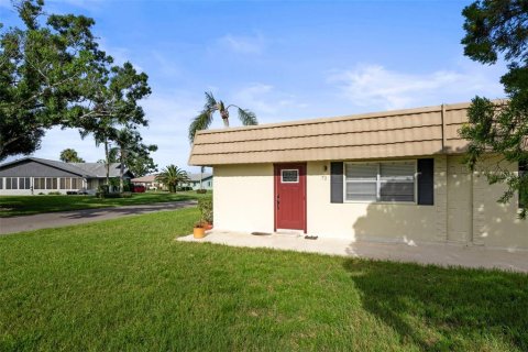 Condo in Sun City Center, Florida, 2 bedrooms  № 1816105 - photo 3