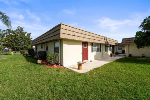 Condo in Sun City Center, Florida, 2 bedrooms  № 1816105 - photo 1
