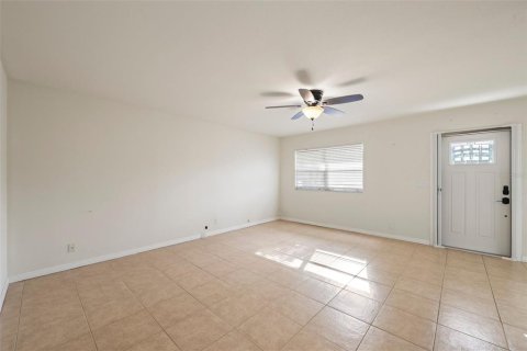 Condo in Sun City Center, Florida, 2 bedrooms  № 1816105 - photo 4