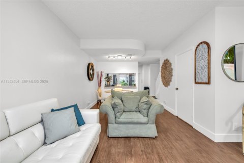 Купить таунхаус в Маргит, Флорида 2 спальни, 103.12м2, № 2008697 - фото 8