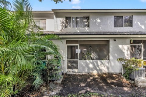 Купить таунхаус в Маргит, Флорида 2 спальни, 103.12м2, № 2008697 - фото 11