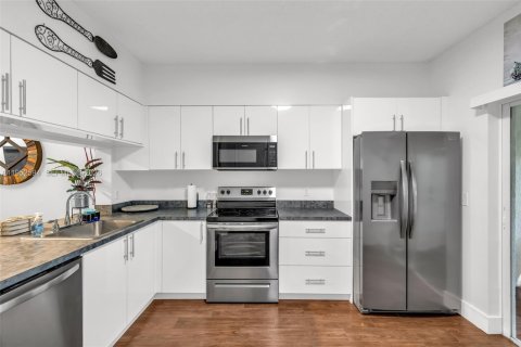 Купить таунхаус в Маргит, Флорида 2 спальни, 103.12м2, № 2008697 - фото 3