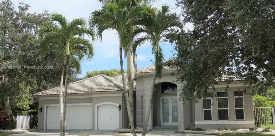 Casa en Davie, Florida 4 dormitorios, 259.01 m2 № 2043059
