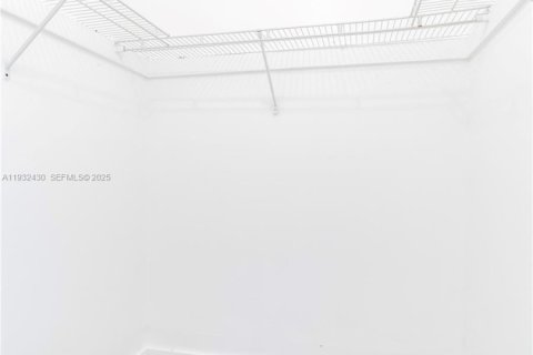 Снять в аренду квартиру в Форт-Лодердейл, Флорида 1 спальня, 177.72м2, № 1990712 - фото 10