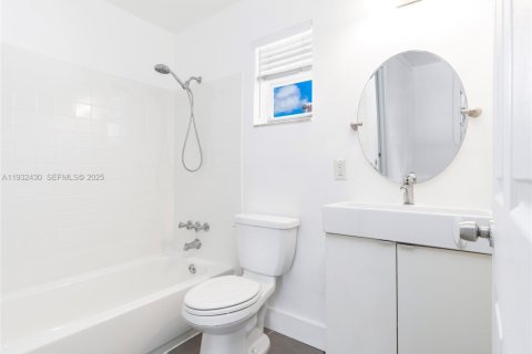 Снять в аренду квартиру в Форт-Лодердейл, Флорида 1 спальня, 177.72м2, № 1990712 - фото 11