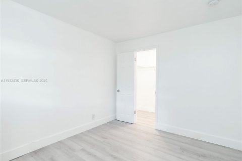 Снять в аренду квартиру в Форт-Лодердейл, Флорида 1 спальня, 177.72м2, № 1990712 - фото 9