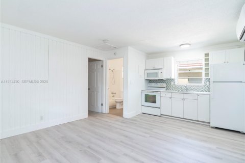Снять в аренду квартиру в Форт-Лодердейл, Флорида 1 спальня, 177.72м2, № 1990712 - фото 5